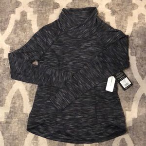 Women’s athleisure top